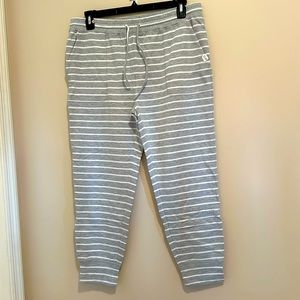 NWT Vineyard Vines ; L, grey heather jogger w/ 2 front pockets, 1 rear pocket